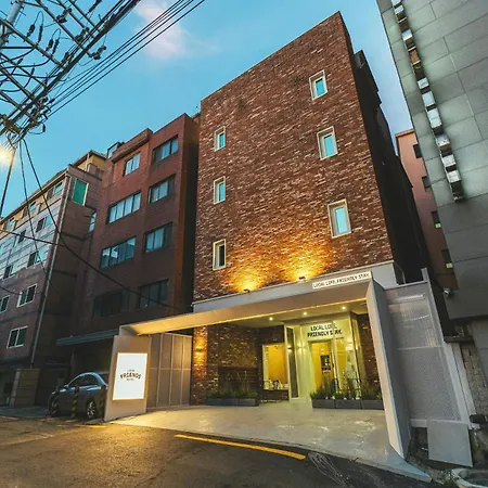 Local Friends Hotel Sinchon