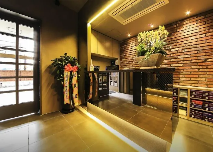 Local Friends Hotel Sinchon 2*
